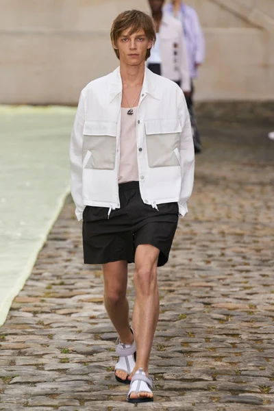 Look 4